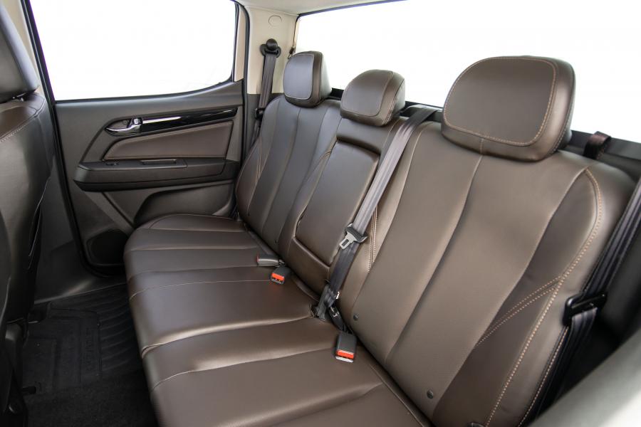 Интерьер Chevrolet S10 High Country 2020 года  (фото 11 из 19)